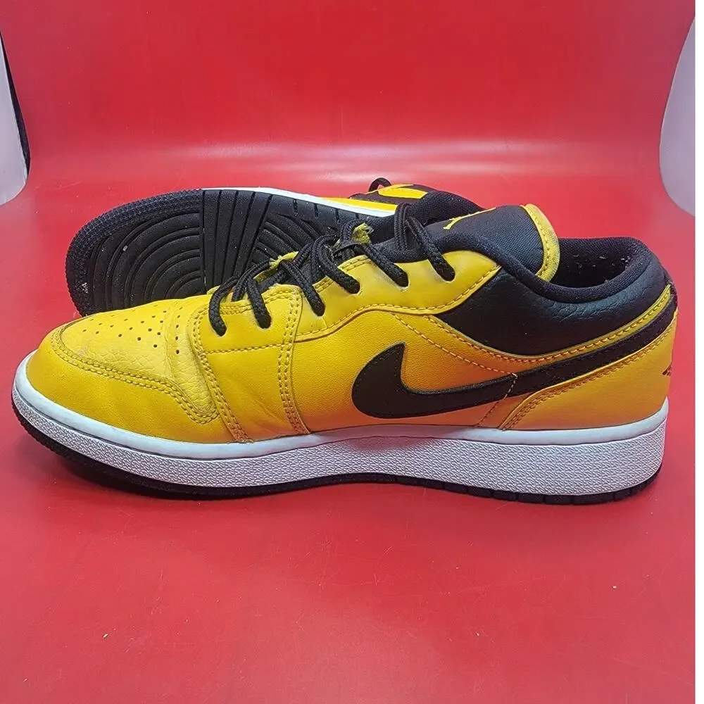 Nike Kids Yellow and Black Low Top Sneakers